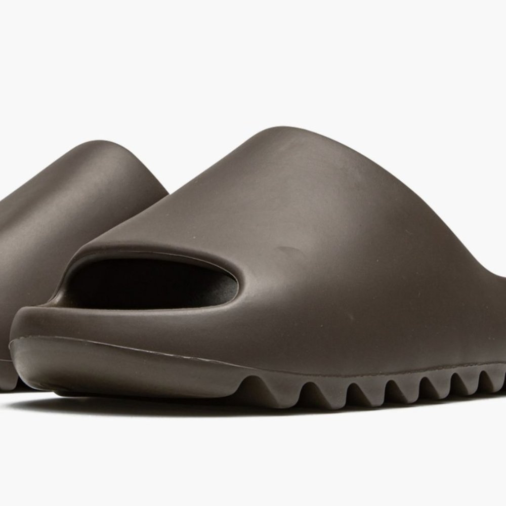 Yeezy Slide "Soot 2021"